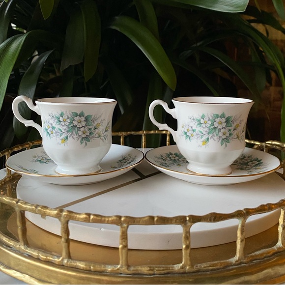 1960’s Pair of Queen Anne 8564 Floral Teacups + Saucers - Vintage Bone China Set - Picture 5 of 11